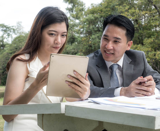 Newly weds discussing taxes