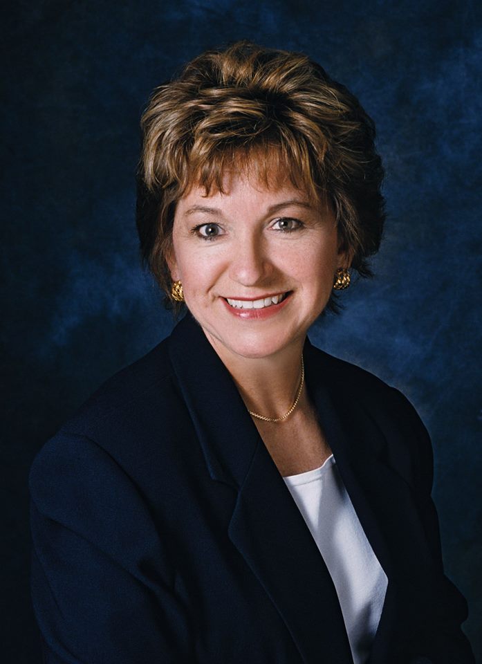 Sandy Hellstern Headshot