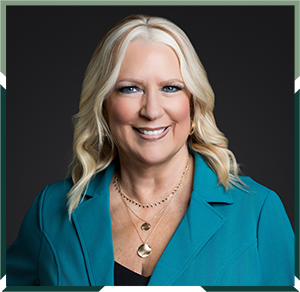 Leslie headshot