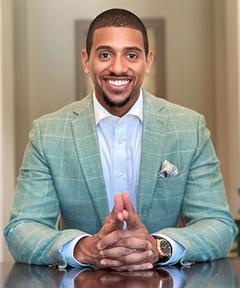 Michael Moises headshot