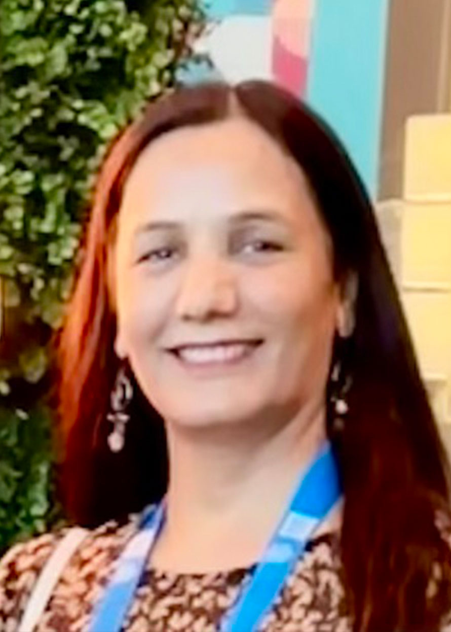Meenu headshot