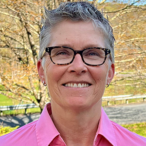 Kathy Sarvary Headshot