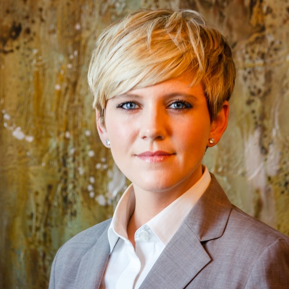 Kristin Headshot