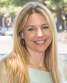 Cara McQuiston Headshot