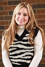 headshot- chloe