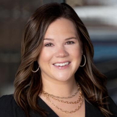 Mackenzie Lang headshot