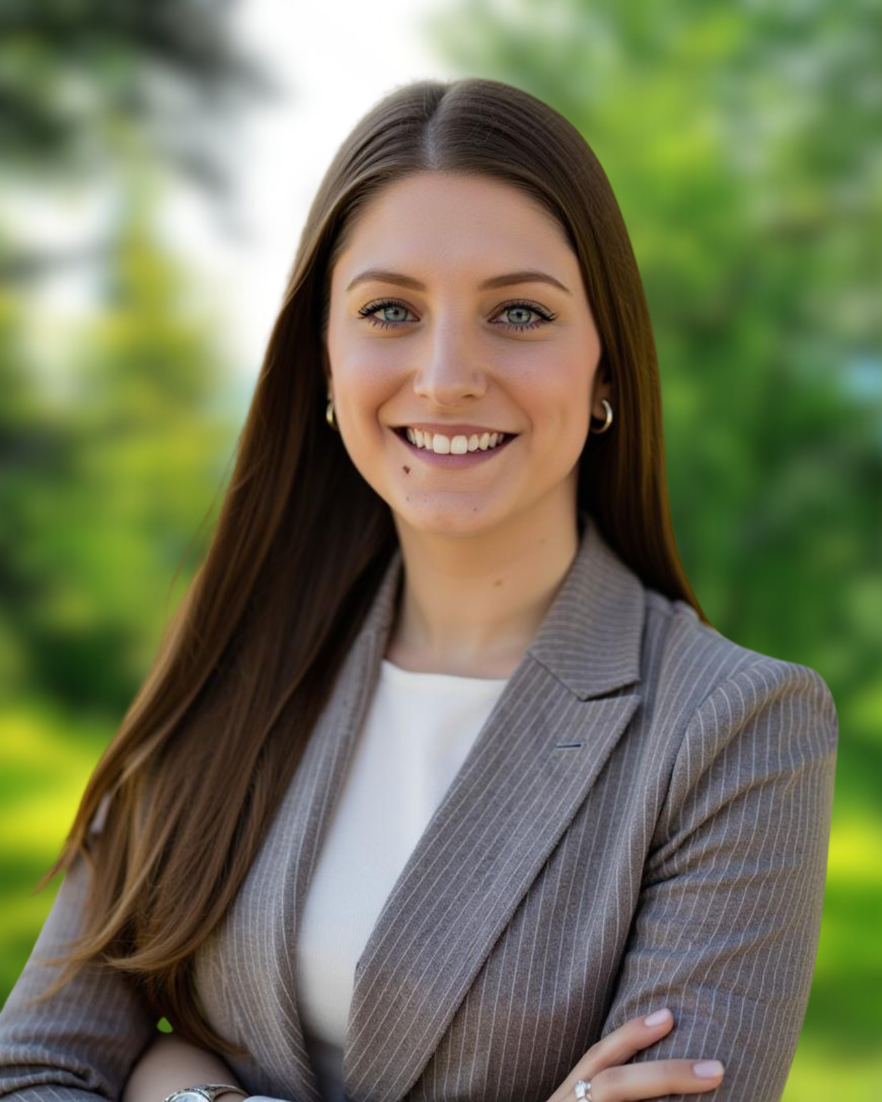 carolyn_headshot_greenery.png